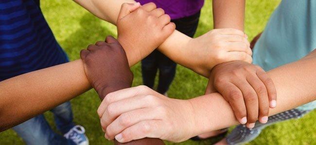 Voluntária busca ajuda para realizar festa das crianças no bairro São João