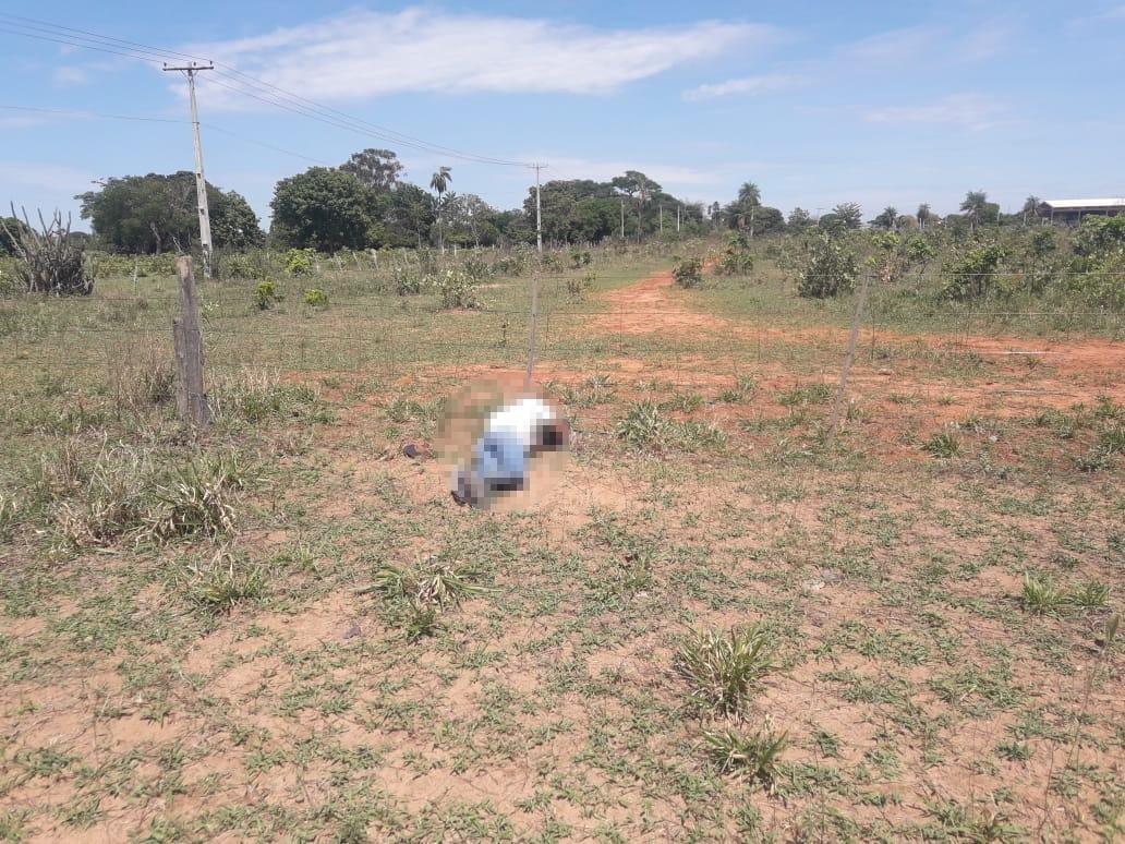 Homem encontrado morto pode ter sido vítima de descarga elétrica; polícia investiga o caso 