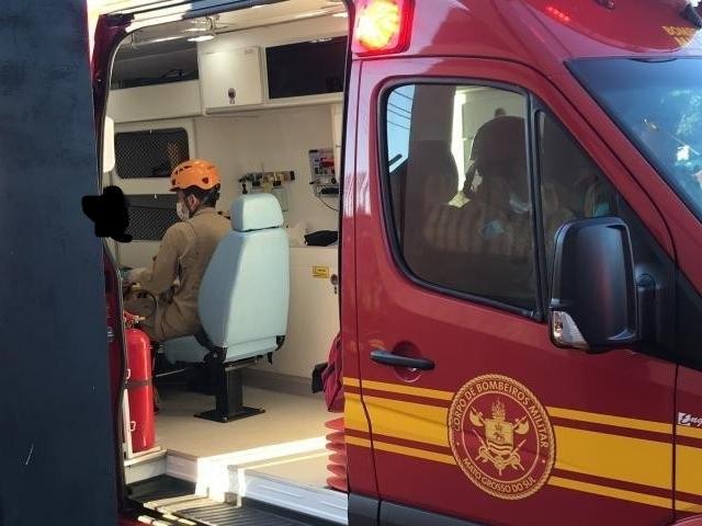Ao questionar traição, homem leva duas facadas da namorada 