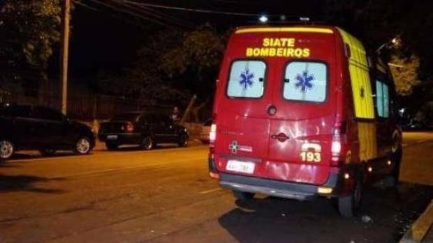 Em Naviraí, homem é agredido a tijoladas e ameaçado ser jogado em cova pelo filho