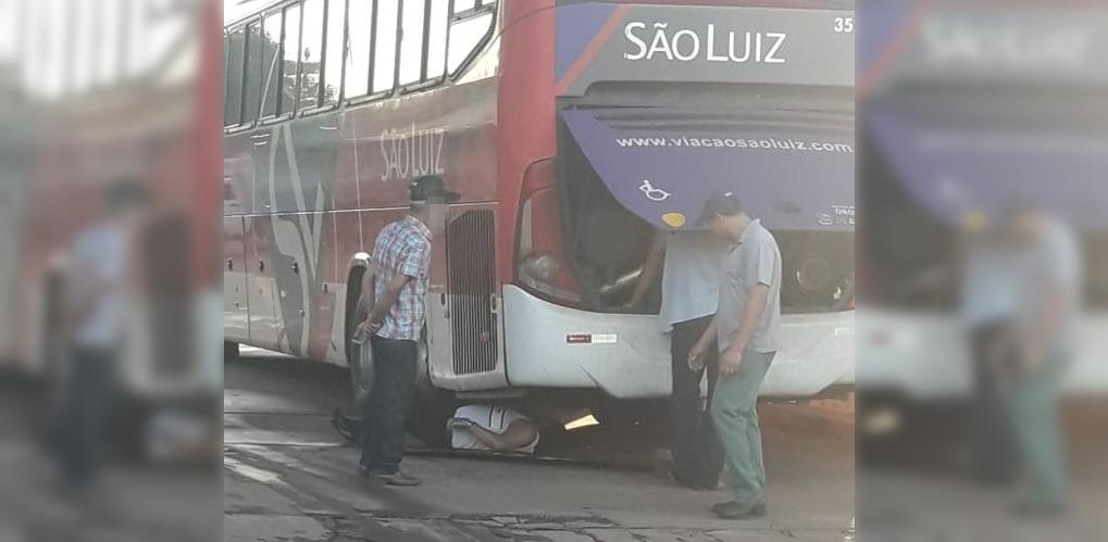 Ônibus da São Luiz quebra novamente e passageiros ficam na estrada