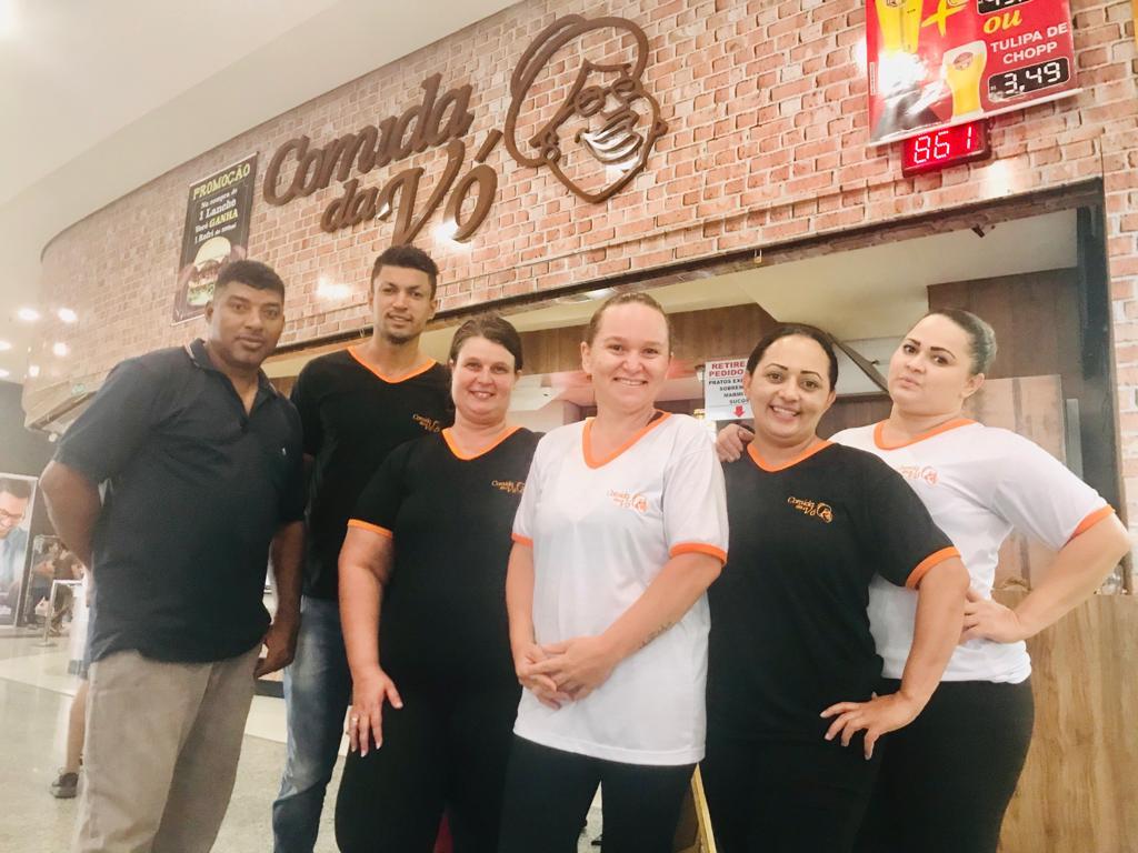 Três-lagoenses que vão trabalhar em restaurante no shopping fazem treinamento em Araçatuba-SP 