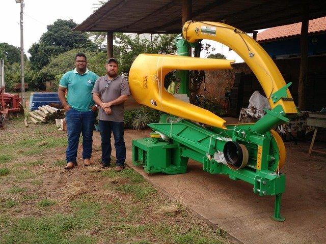 Agronegócio adquire ensiladeira em benefício do pequeno produtor rural de Três Lagoas Agronegócio adquire ensiladeira em benefício do pequeno produtor rural de Três Lagoas
