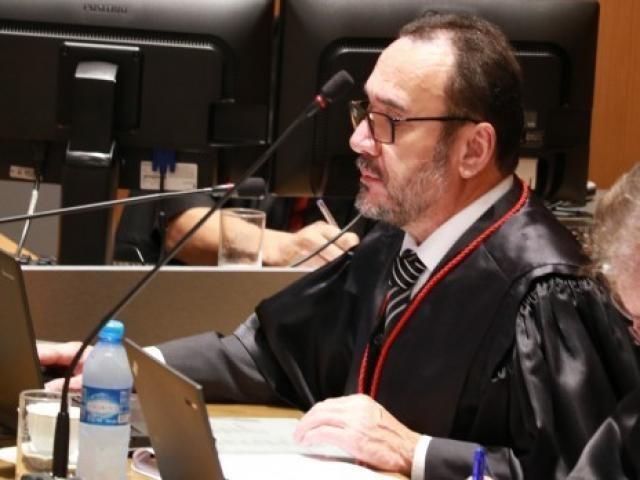 Depois de brigar por causa de sobrenome, três-lagoense consegue tirar Pinto do RG