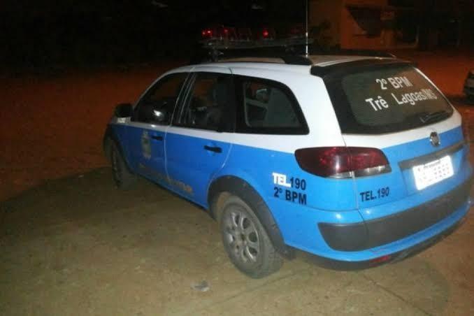 Em fuga da polícia, autor de violência doméstica capota veículo no bairro Jd das Violetas