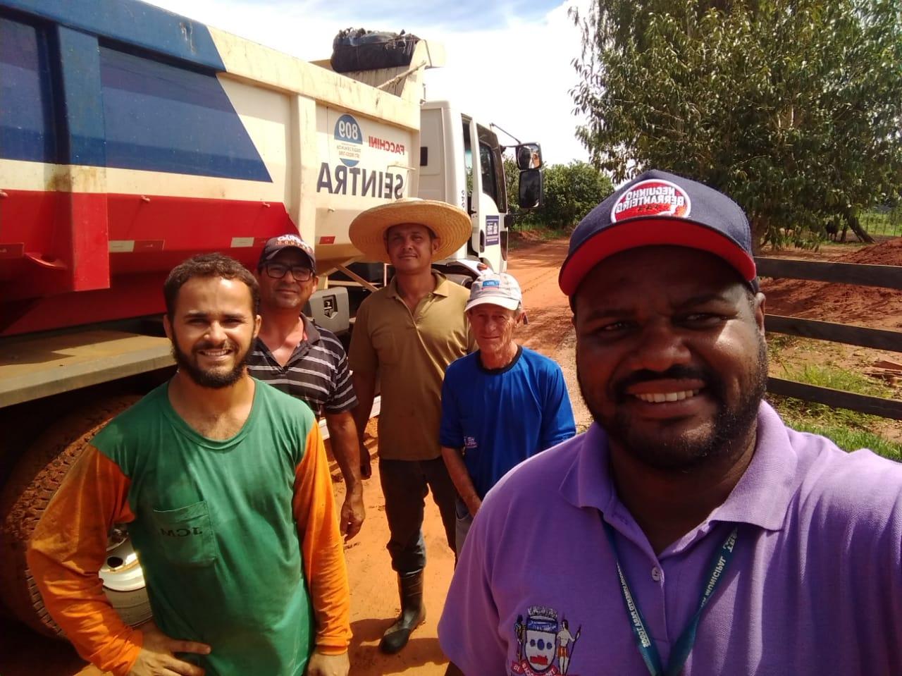 Equipe do Agronegócio auxilia no manejo e transporte de capiaçu entre assentamentos na região de Três Lagoas