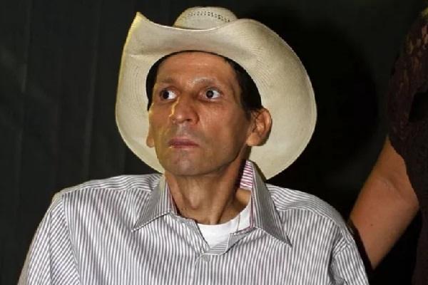 Hospitalizado, locutor Asa Branca 'pede para morrer', diz a mulher