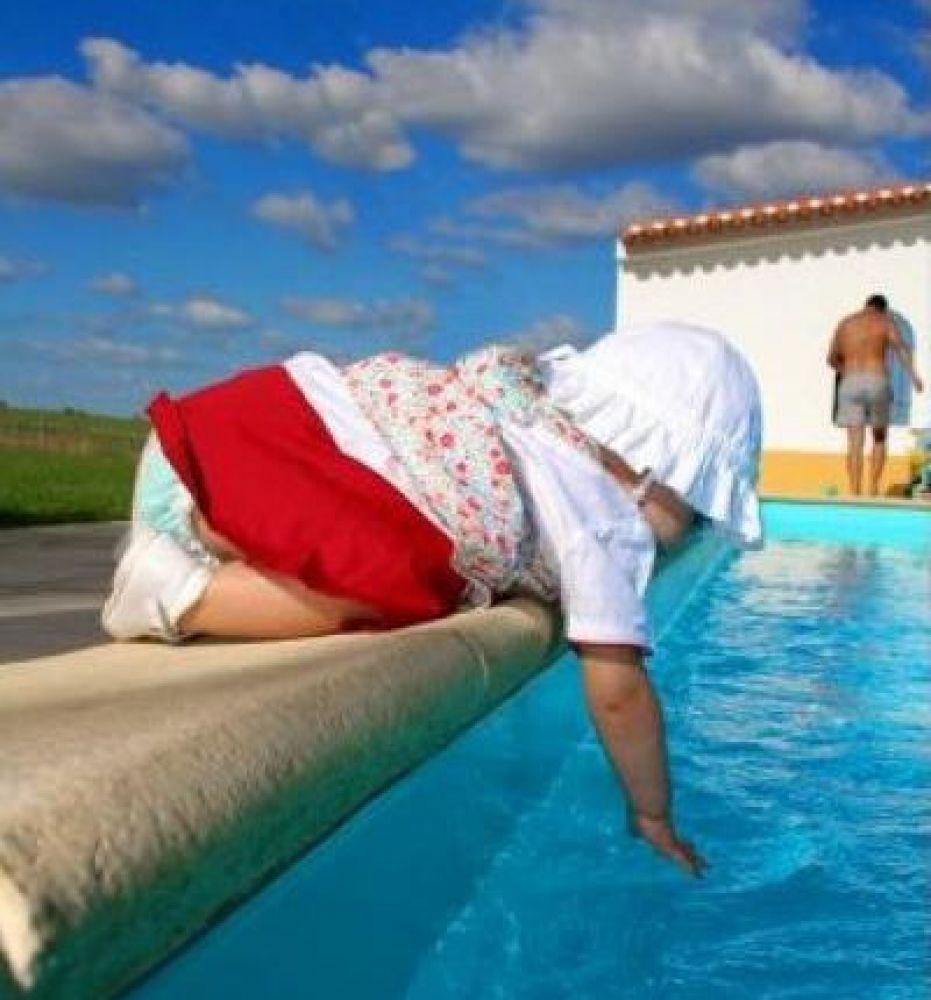 Mãe pula em piscina e salva bebê em Três Lagoas Mãe pula em piscina e salva bebê em Três Lagoas