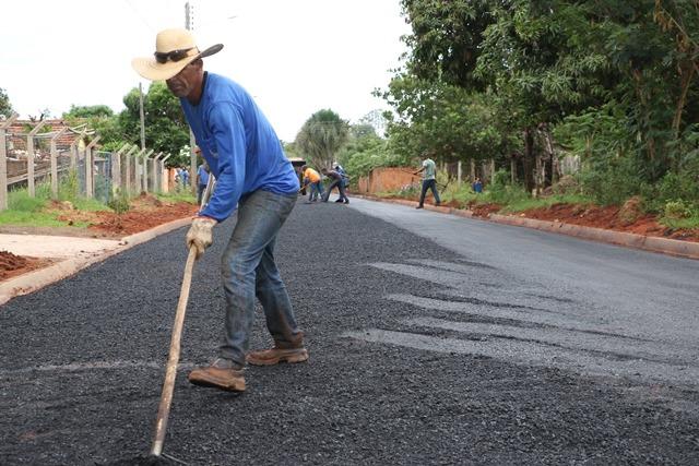 Prefeitura conclui pavimentação em ruas do Distrito de Arapuá