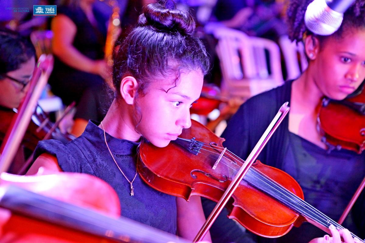 Serenata de Natal terá a chegada do Papai Noel hoje á noite na Praça Senador “Ramez Tebet”