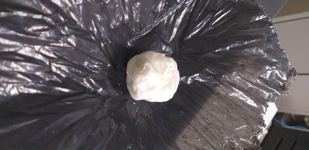 Três homens são flagrados em carro com 93 gramas de cocaína na estrada Nova Independência