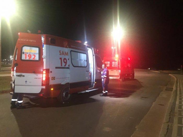 Motociclista sofre traumatismo craniano; possível taxista foge sem prestar socorro 