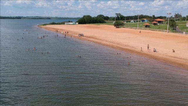 Após ataques de piranhas, prefeitura de Pereira Barreto coloca mais placas para alertar banhistas