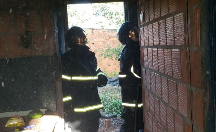 Causa de incêndio em residência na Vila piloto ainda é desconhecida Causa de incêndio em residência na Vila piloto ainda é desconhecida