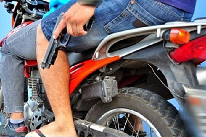 Ciclista três-lagoense tem bicicleta roubada por dupla armada em moto