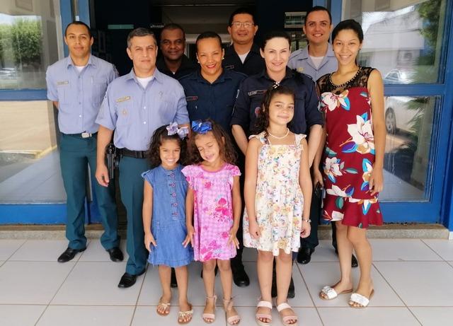 Polícia Militar recebe visita de admiradoras mirins em Três Lagoas Polícia Militar recebe visita de admiradoras mirins em Três Lagoas