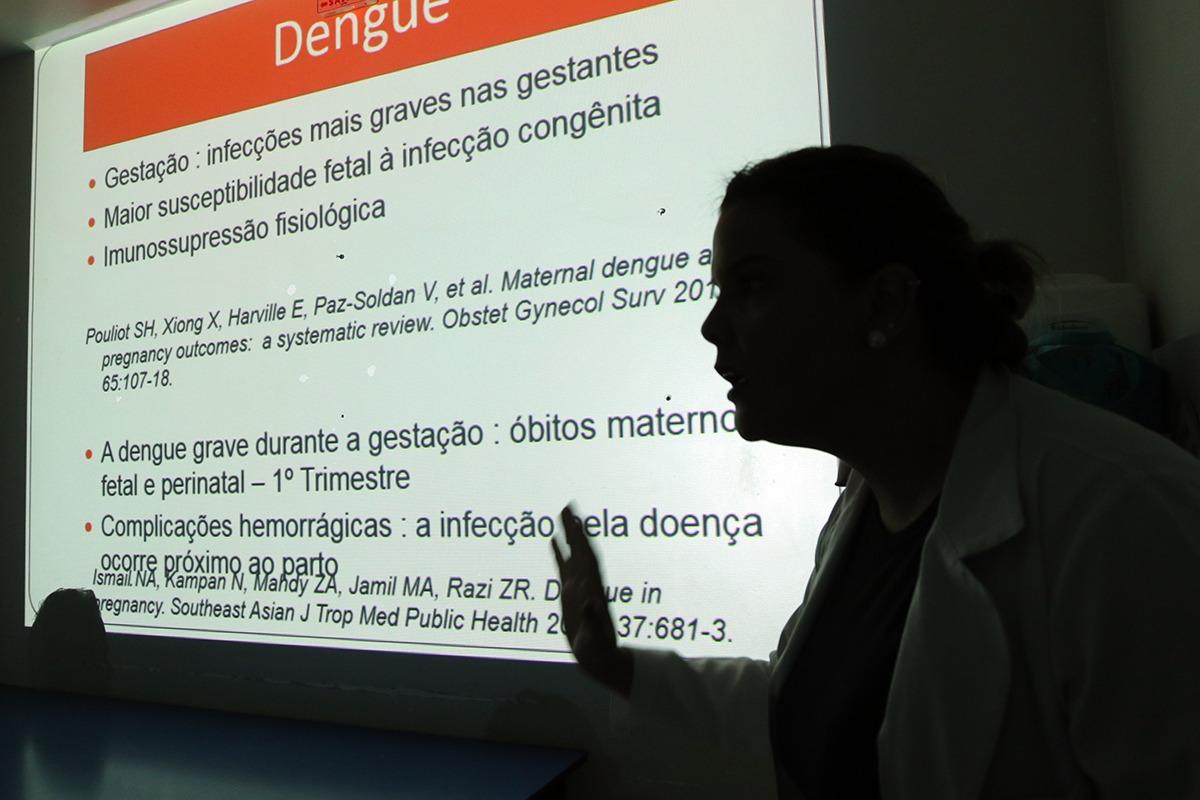 Profissionais da Saúde recebem treinamento para melhorar atendimento e diagnóstico de Dengue Profissionais da Saúde recebem treinamento para melhorar atendimento e diagnóstico de Dengue