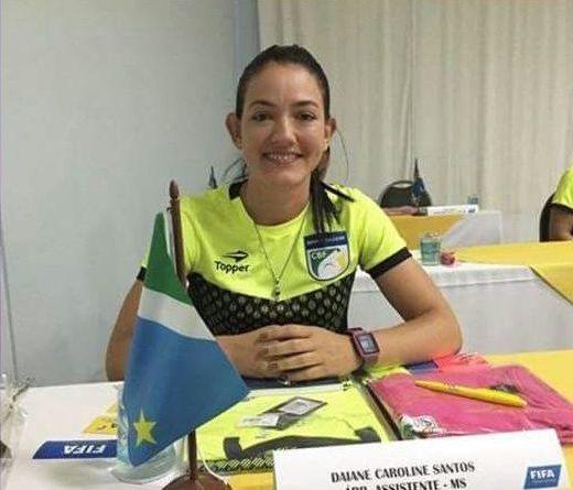 Três-lagoense faz história e se torna a primeira árbitra a apitar na série A do futebol sul-mato-grossense Três-lagoense faz história e se torna a primeira árbitra a apitar na série A do futebol sul-mato-grossense