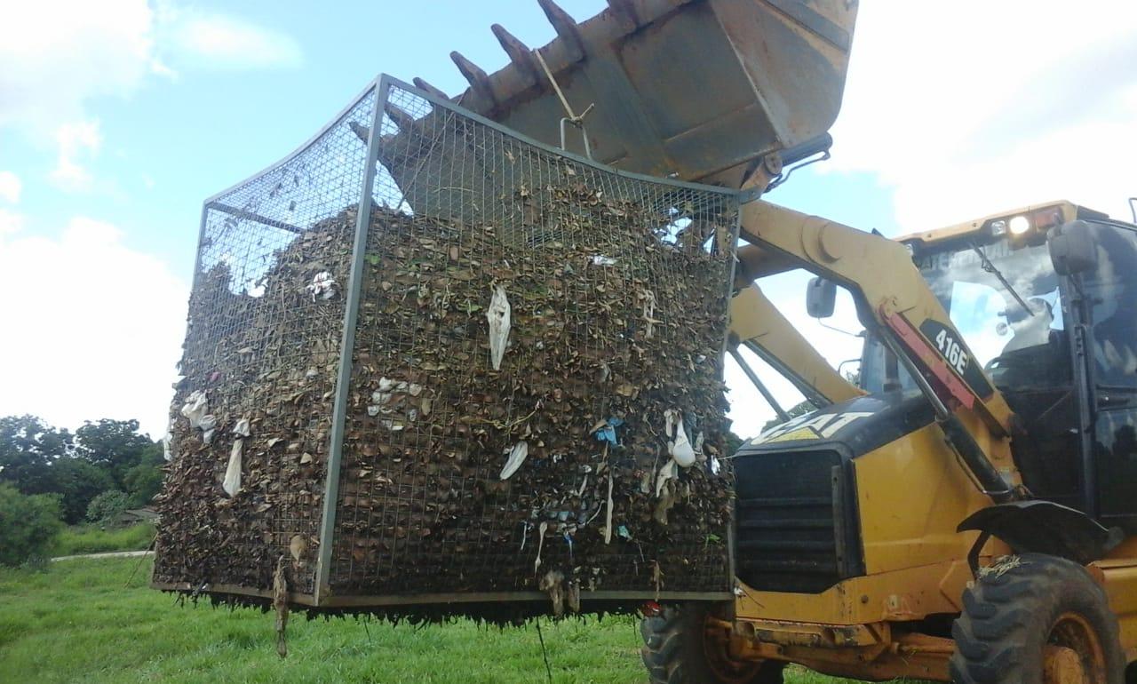 Cesto de contenção reduziu 90% de despejo de lixo na Segunda Lagoa 