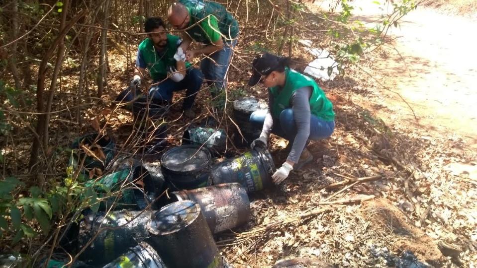 Meio Ambiente multa empresa por descarte de graxa em via pública Meio Ambiente multa empresa por descarte de graxa em via pública