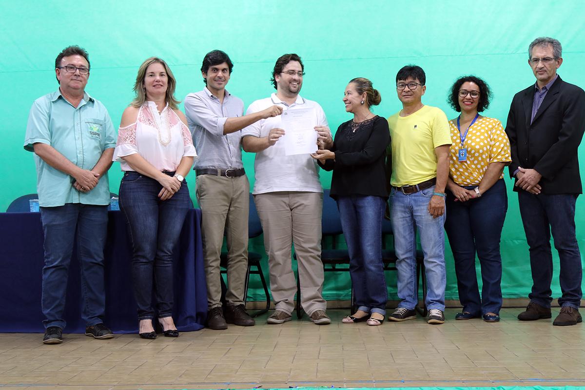 CONCURSO PÚBLICO – Servidores tomam posse para trabalhar na Saúde e na Assistência