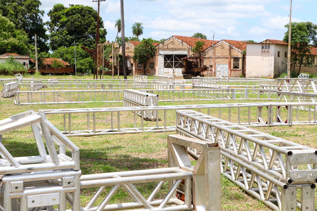 Estrutura do Carnaval começa a ser montada na N.O.B; prefeitura divulga dias e horário da festa Estrutura do Carnaval começa a ser montada na N.O.B; prefeitura divulga dias e horário da festa