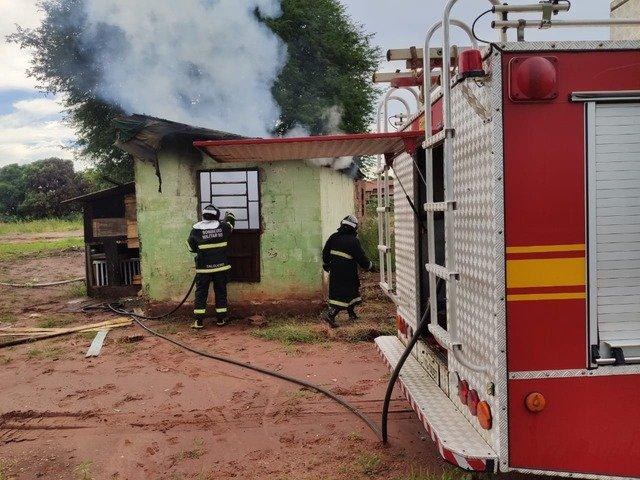 Família de Três Lagoas que perdeu tudo em incêndio ainda precisa de ajuda 