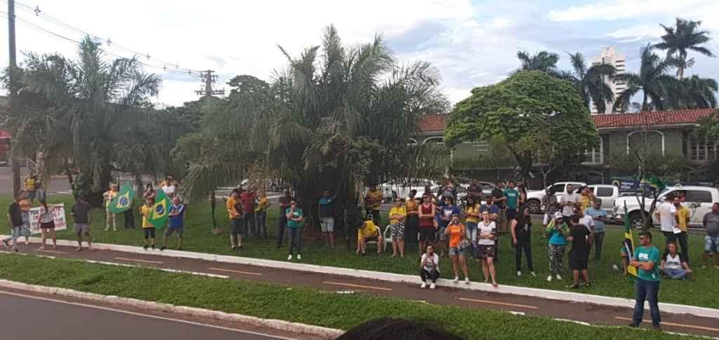 Manifestantes ocupam avenida da Capital contra aumento do combustível