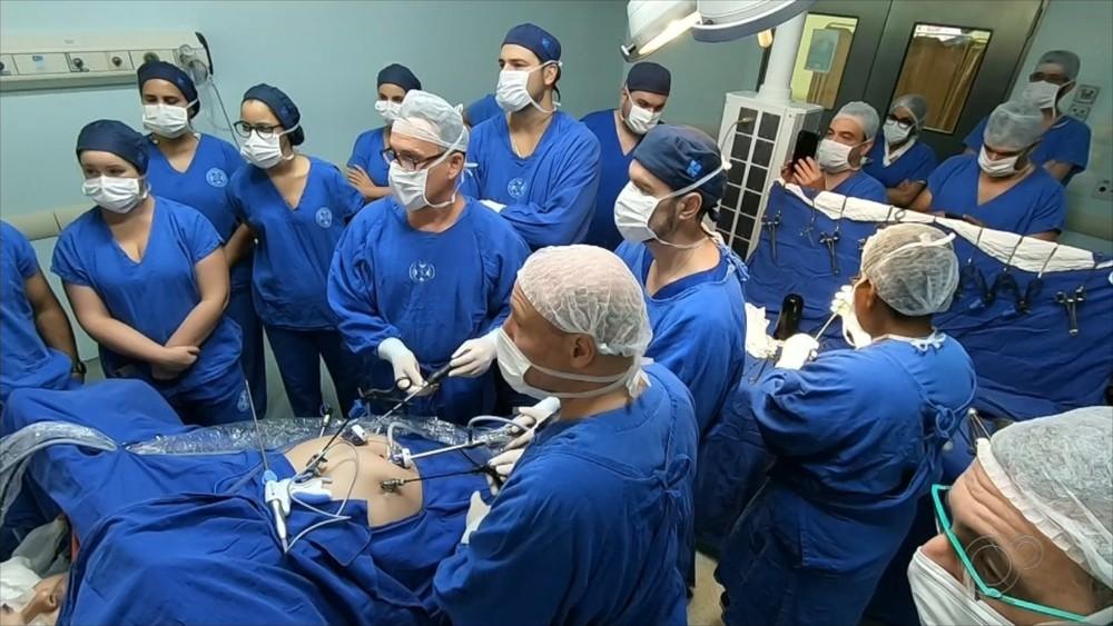 Médicos fazem cirurgia inédita no Brasil com técnica alternativa para tratamento de obesidade