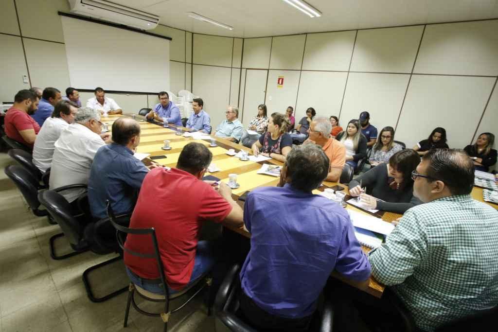 Vereador que defendeu renovação de contrato da Sanesul ganha cargo com salário de R$ 18 mil