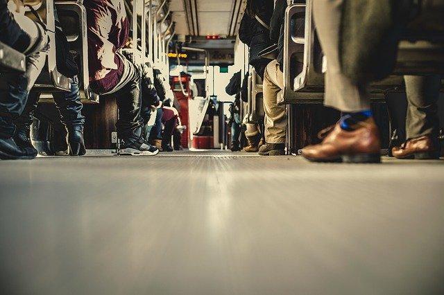 Pessoas que chegarem de outros países devem evitar sair de casa no período de 7 dias Pessoas que chegarem de outros países devem evitar sair de casa no período de 7 dias