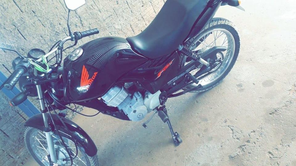 Mesmo com quarentena ou toque de recolher, ladrão continua na rua e furta moto no São Carlos Mesmo com quarentena ou toque de recolher, ladrão continua na rua e furta moto no São Carlos
