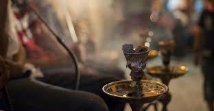 Em Ribas, jovens que fumavam narguilé na calçada desrespeitam toque de recolher e são detidos 