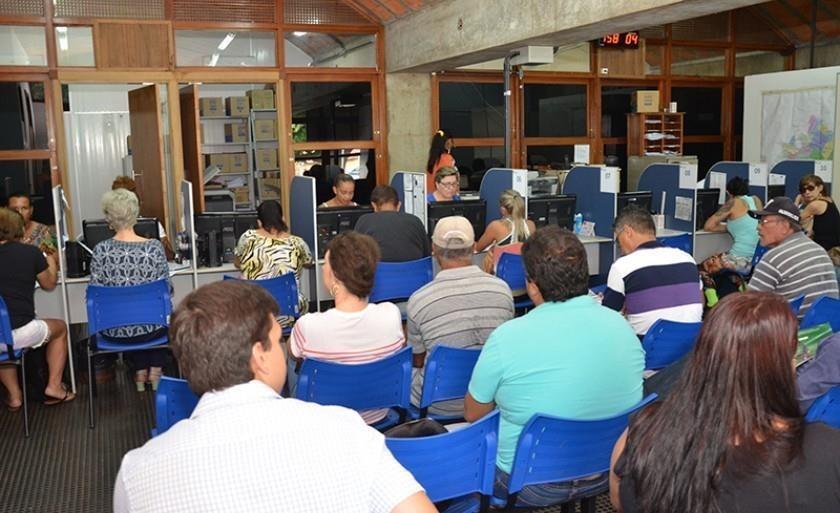 Contribuintes podem obter carnês do IPTU pessoalmente no Departamento de Administração Tributária Contribuintes podem obter carnês do IPTU pessoalmente no Departamento de Administração Tributária