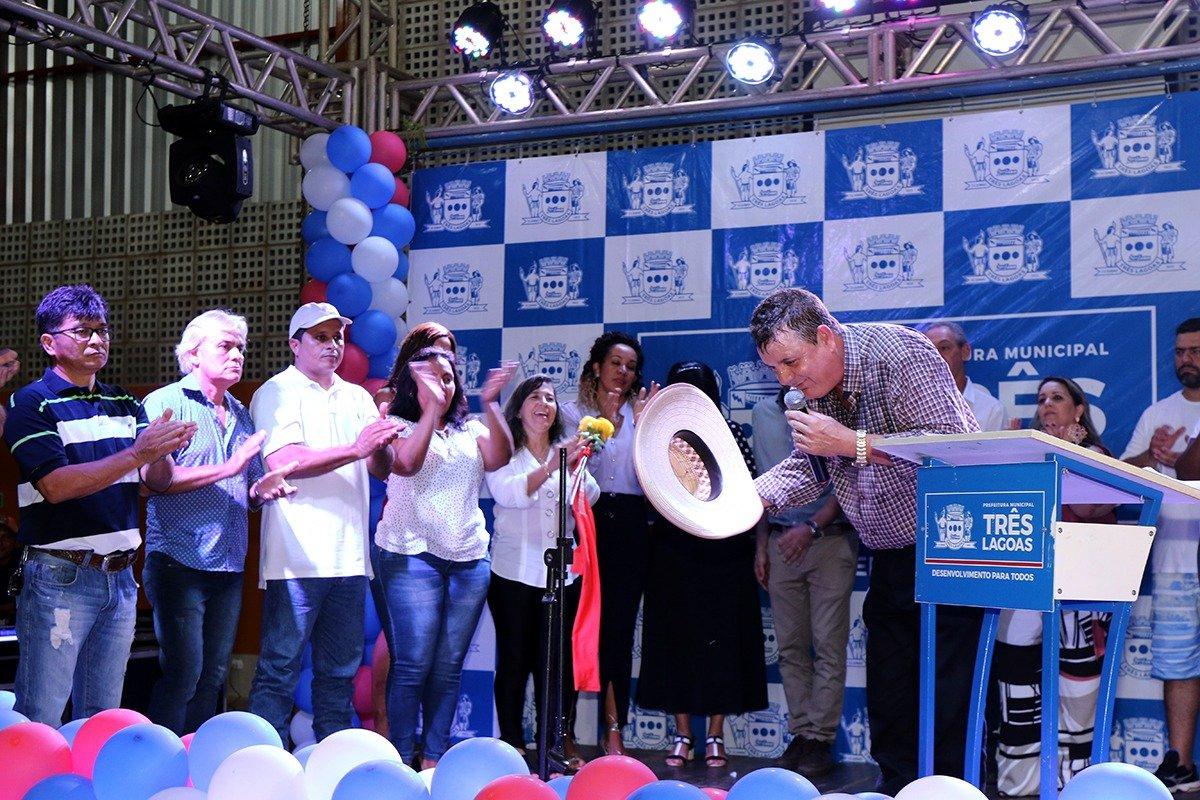 Emoção marcou a inauguração da Escola Municipal “Professora Elaine de Sá Costa”