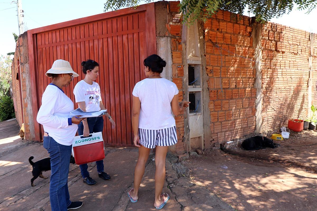 Equipes do CCZ realizam busca ativa e bloqueio da Leishmaniose no Jardim Oiti e adjacências
