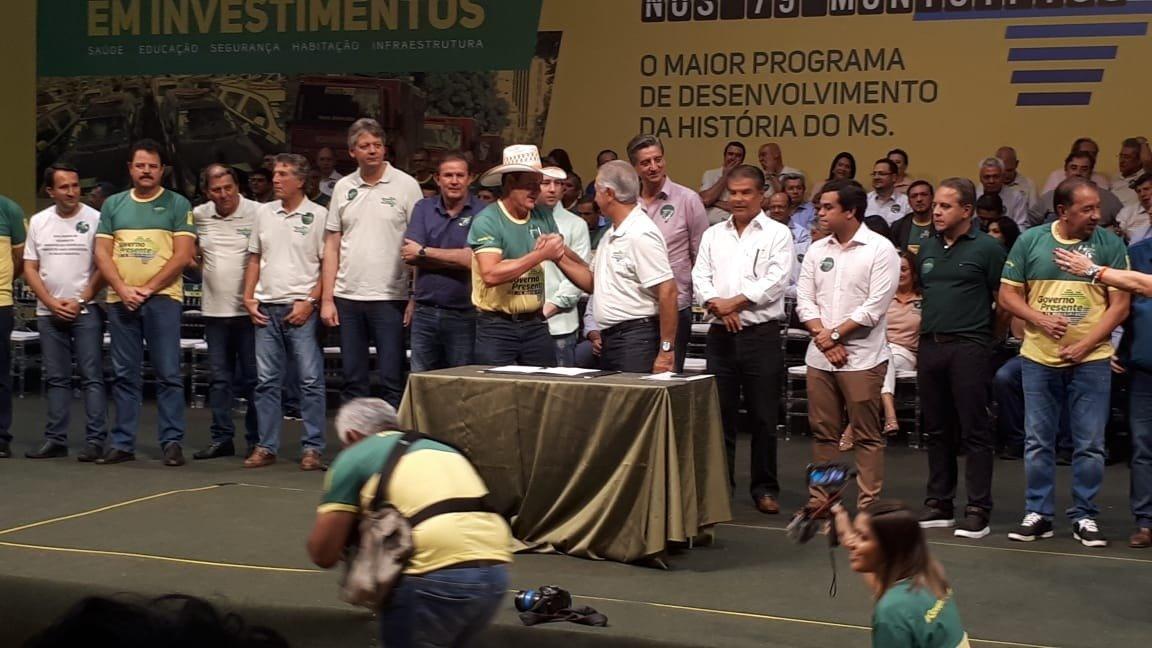 Guerreiro e governador Reinaldo assinam termo de compromisso para obras em Três Lagoas