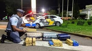 Mulher é presa por tráfico de drogas e corrupção de menores em Araçatuba
