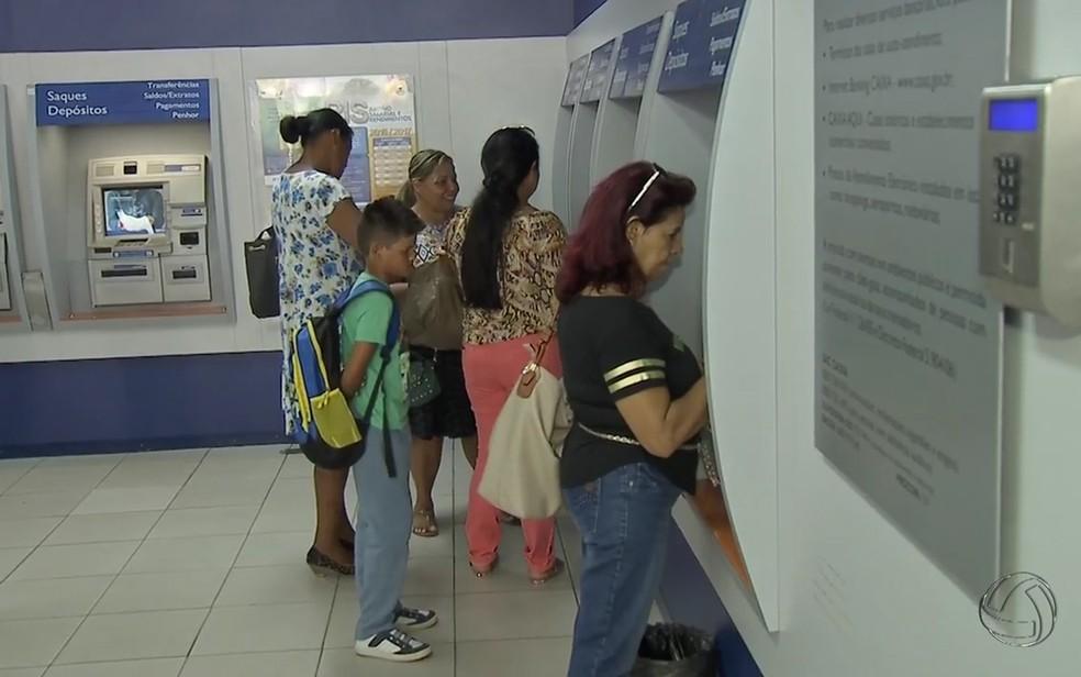 Agência da Caixa Econômica Federal abre no feriado para saque de benefícios 