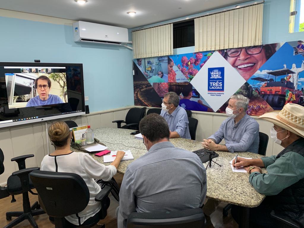 Em reunião com Prefeito, Suzano anuncia doação de respiradores e máscaras Em reunião com Prefeito, Suzano anuncia doação de respiradores e máscaras