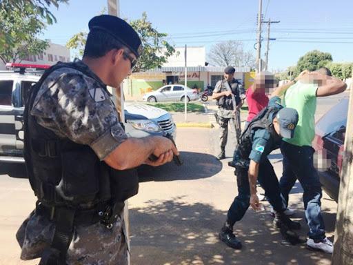 Medo em abordagem leva à prisão de jovem no Paranapungá 