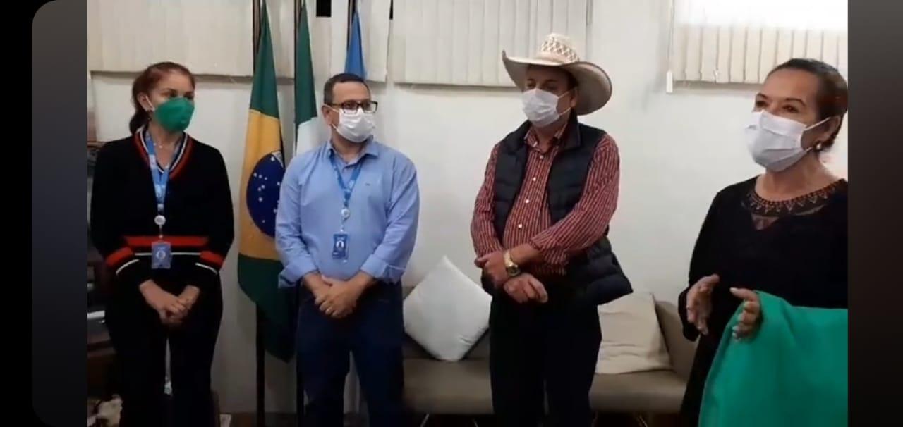 Prefeitura recebe 150 jalecos após parceria entre Senai e voluntários do município