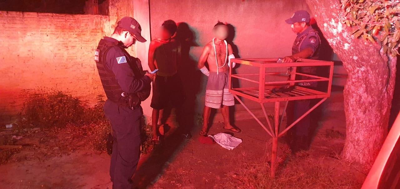 Terreno sujo serve de abrigo para usuários de drogas no bairro Interlagos 
