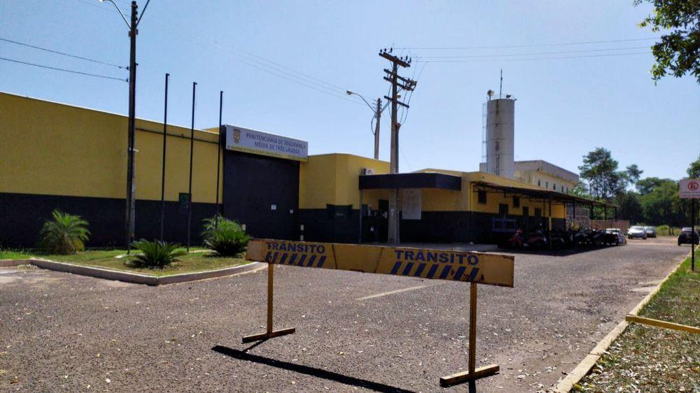 Agente penitenciário é preso com 3 kg de maconha e cocaína no presídio de Três Lagoas Agente penitenciário é preso com 3 kg de maconha e cocaína no presídio de Três Lagoas