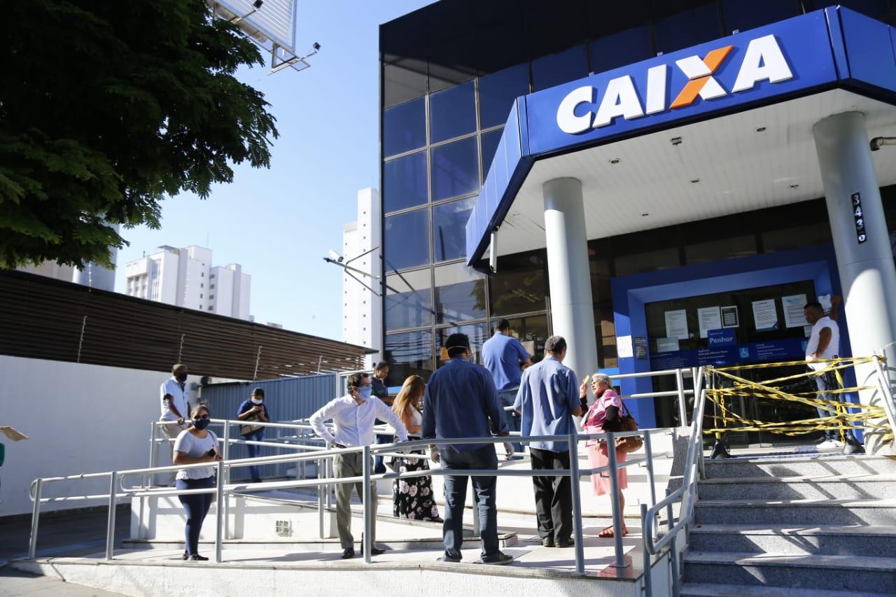 Atrasada há mais de 15 dias, 2ª parcela do auxílio de R$ 600 ainda não tem previsão de pagamento Atrasada há mais de 15 dias, 2ª parcela do auxílio de R$ 600 ainda não tem previsão de pagamento