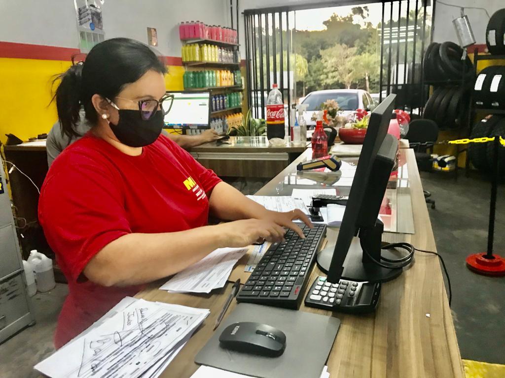 Em época de crise, comerciante inova e investe em equipamentos e mão de obra especializada 
