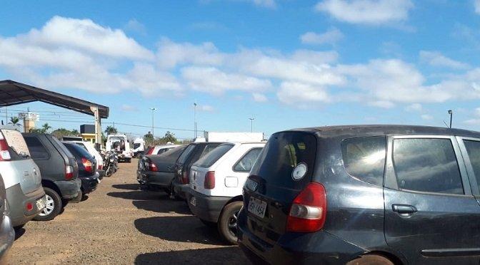 Leilões têm carros com lance a partir de R$ 70 e devem retirar mais de 400 do pátio do Detran-MS