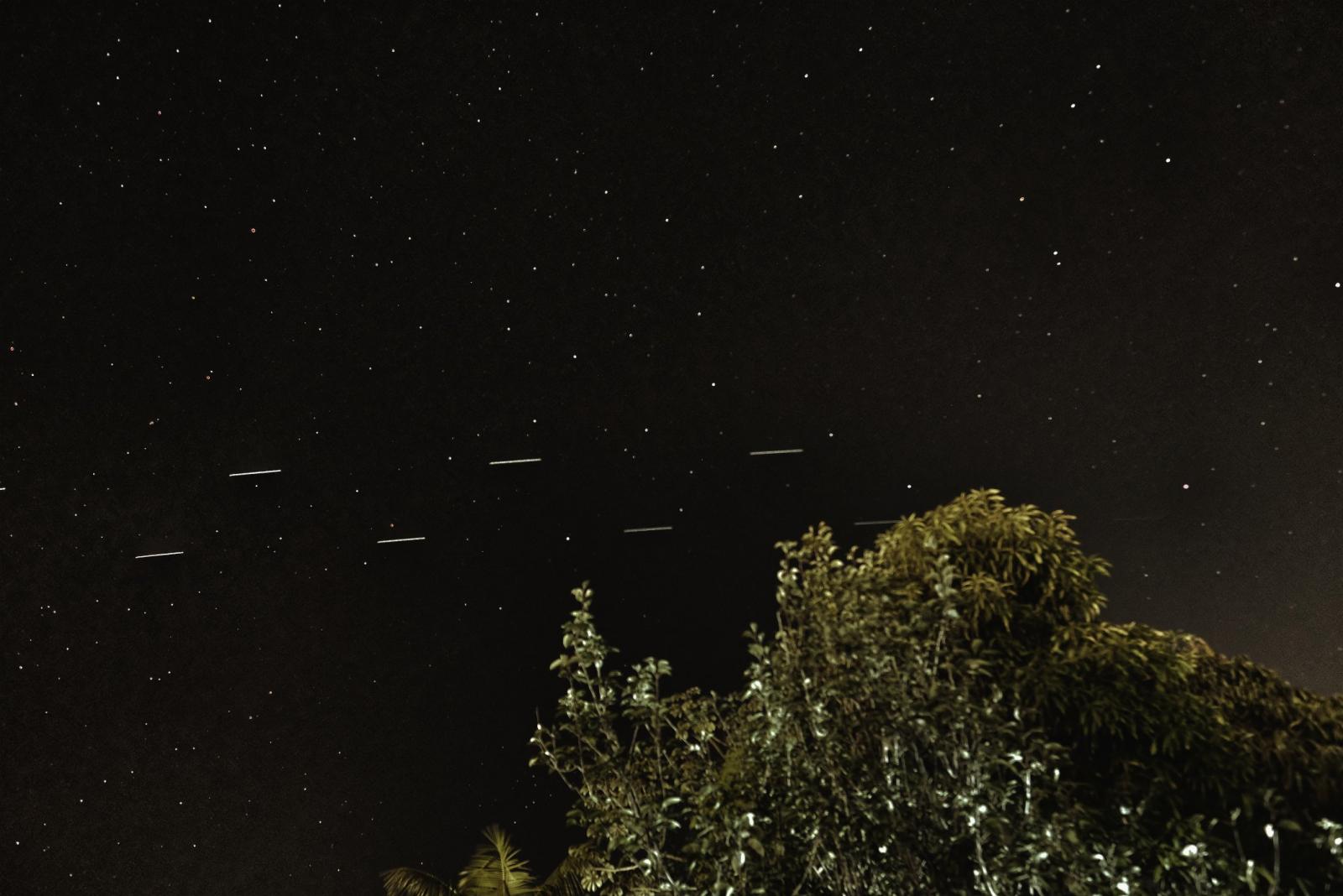 OVNIs? Luzes no céu de Campo Grande assustam e devem continuar visíveis nos próximos dias OVNIs? Luzes no céu de Campo Grande assustam e devem continuar visíveis nos próximos dias