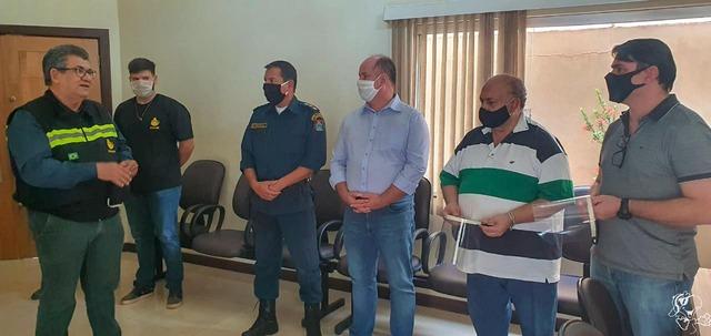 Polícia Civil e Polícia Militar recebem doação de protetores faciais de empresários três-lagoenses Polícia Civil e Polícia Militar recebem doação de protetores faciais de empresários três-lagoenses