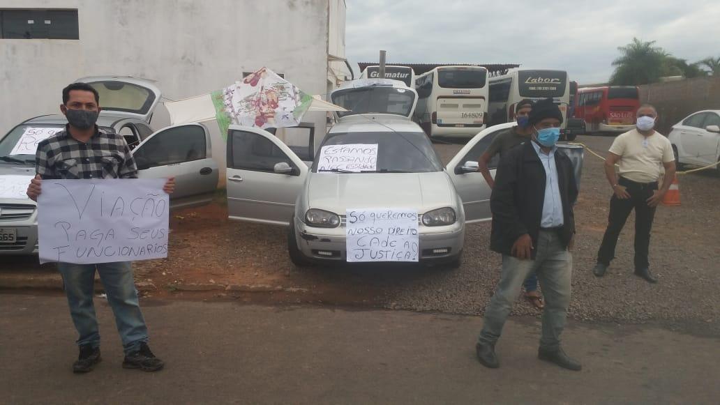 Motoristas da Viação São Luiz sobrevivem de doações e tentam receber cinco meses de salários atrasados Motoristas da Viação São Luiz sobrevivem de doações e tentam receber cinco meses de salários atrasados